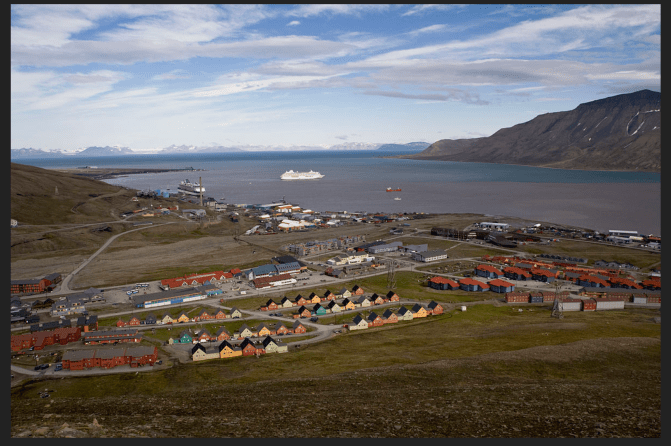 Norwegian town Spitsbergen.png